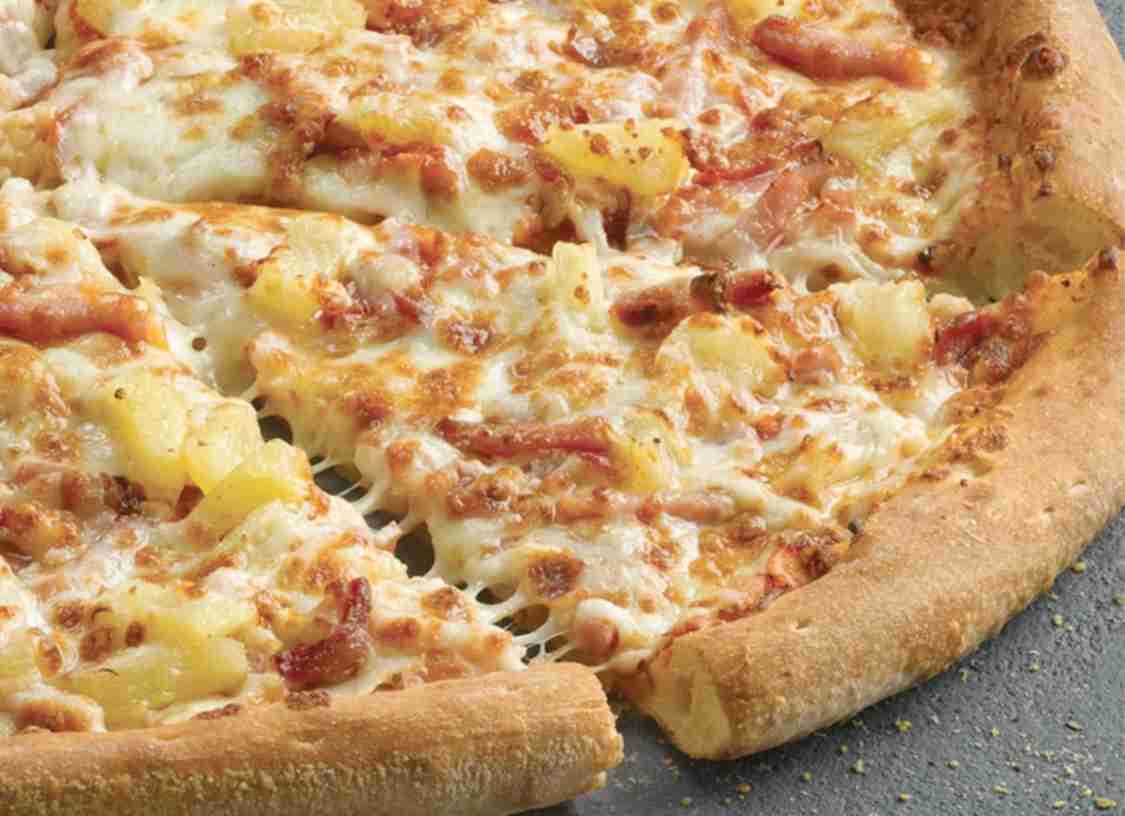 How Many Calories in a Slice of Hawaiian Pizza? 